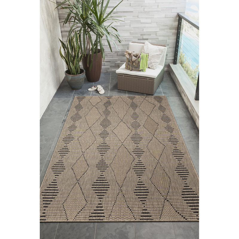 Courtdale Geometric Indoor / Outdoor Rug, Rectangle 7'10" x 9'10"