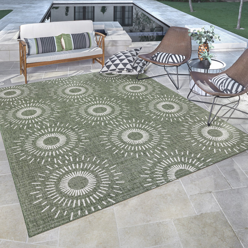 Savara Holdenville Green Cream Ivory Global Sunburst Indoor/ Outdoor Polypropylene Flatweave Area Rug, Rectangle 5'3" x 7'