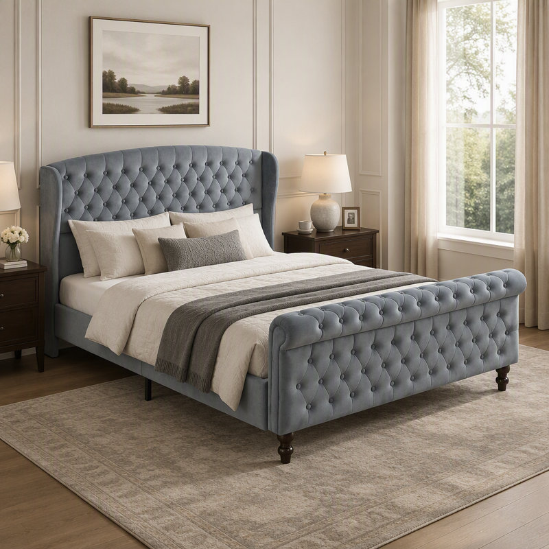 Lit plateforme tapissier moderne avec design Chesterfield, tête de lit à oreilles capitonnée et finition élégante en velours gris, grand