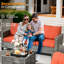 Ensemble de conversation d'extérieur en osier pour 5 personnes Allcot, ensemble de chaises de patio pivotantes avec table basse éclairée et coussins-527759995