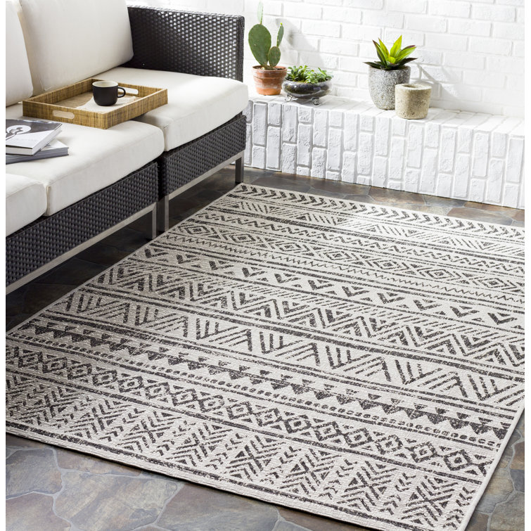 Landyon Machine Woven Stain Resistant Indoor / Outdoor Area Rug 