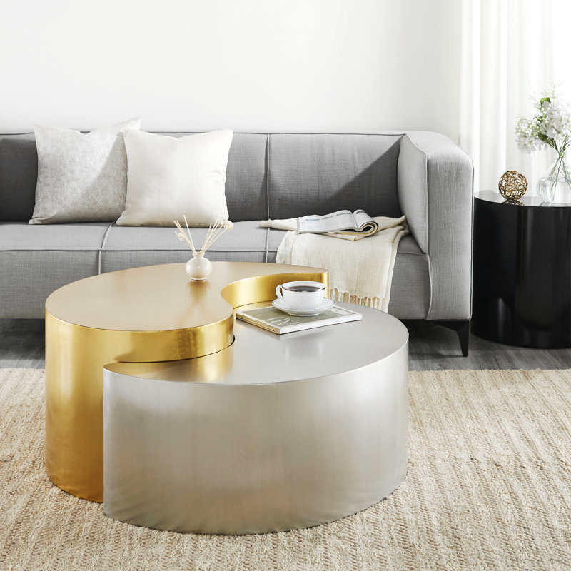 Table basse de style moderne et contemporain avec cadre en tôle de fer en or et argent
