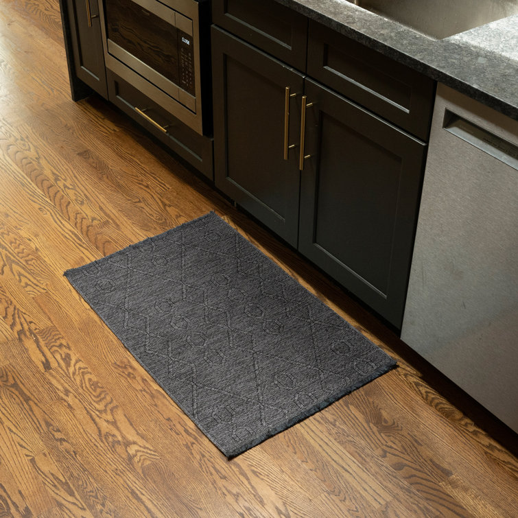 Tapis gris foncé lavable en machine Brenly