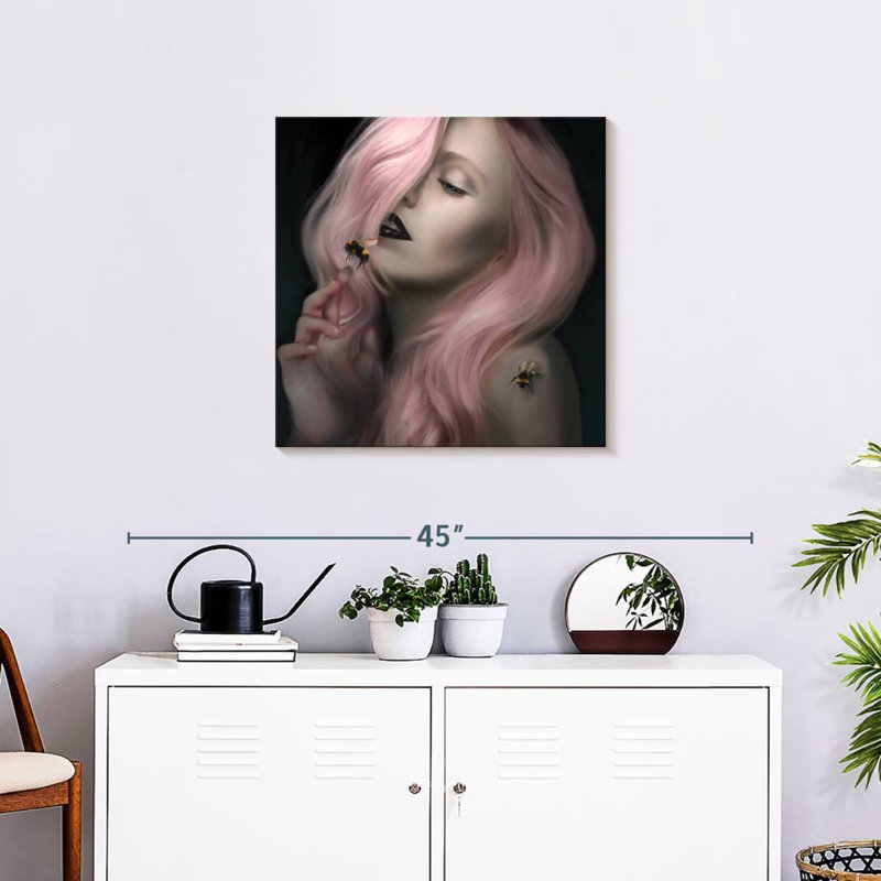 Leisha Bee Keeper, 24" H x 24" W
