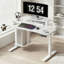 Bureau debout ergonomique électrique 55 "avec contremarche pour moniteur, tablette Cpu et 4 préréglages de mémoire - Finition fibre de carbone blanche-389461386
