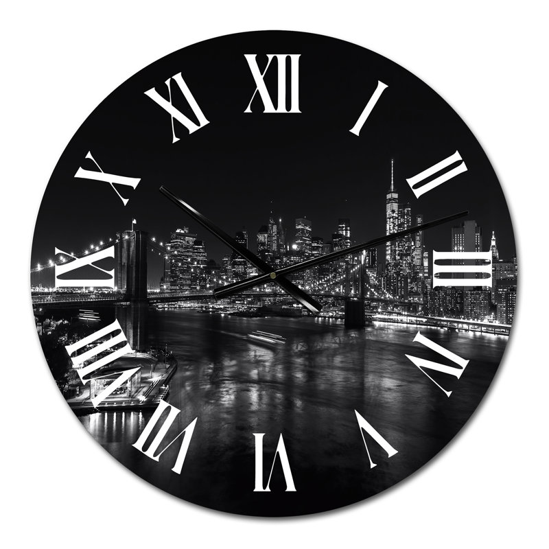 Image en noir et blanc de l'horizon de Manhattan - horloge murale Colonial, Petit