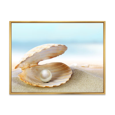 Coquillage avec une perle - Photographie sur toile