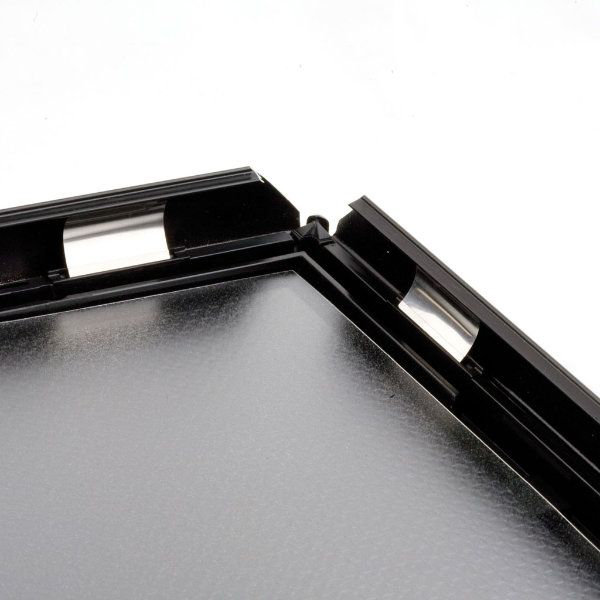 Cadre pour affiche Opti Snap 11 po x 17 po à profil frontal en aluminium noir (paquet de 10)