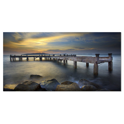 « old en bois », reproduction de photo sur toile tendue « blue sea sea bridge »