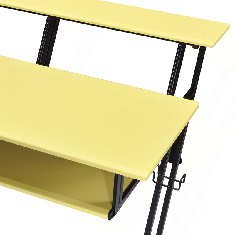 Bureau de studio d'enregistrement de musique jaune et noir