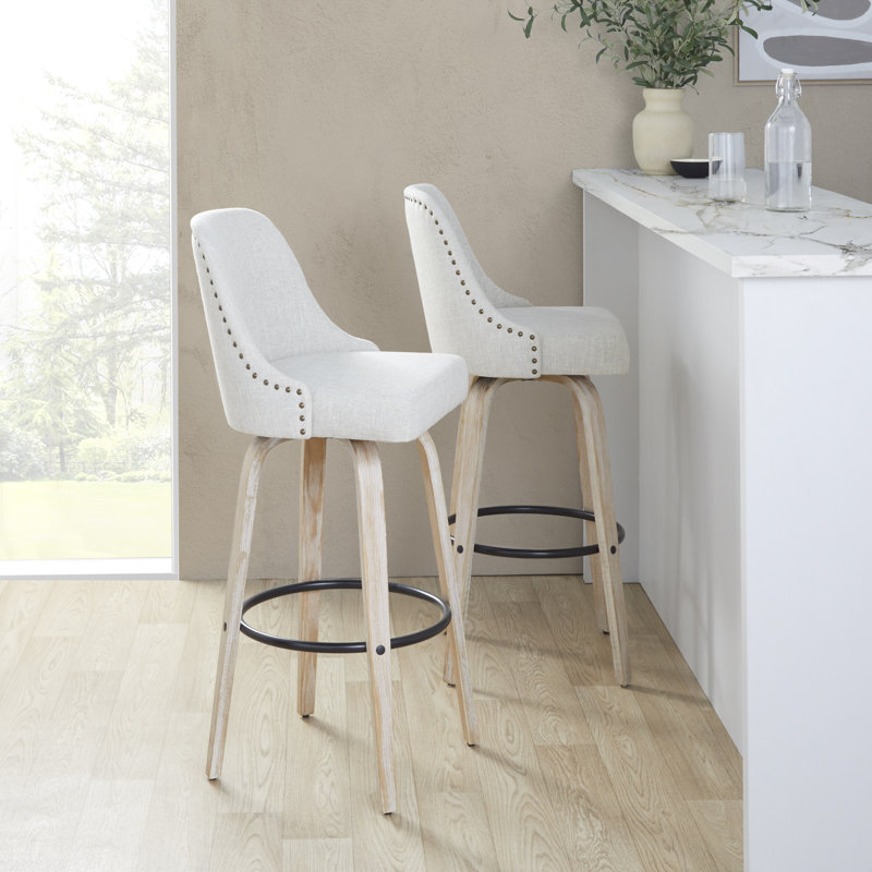 Tabouret de bar clouté 30 po à hauteur fixe avec pieds en bois cintré et repose-pieds rond - ensemble de 2, Crème / laiton