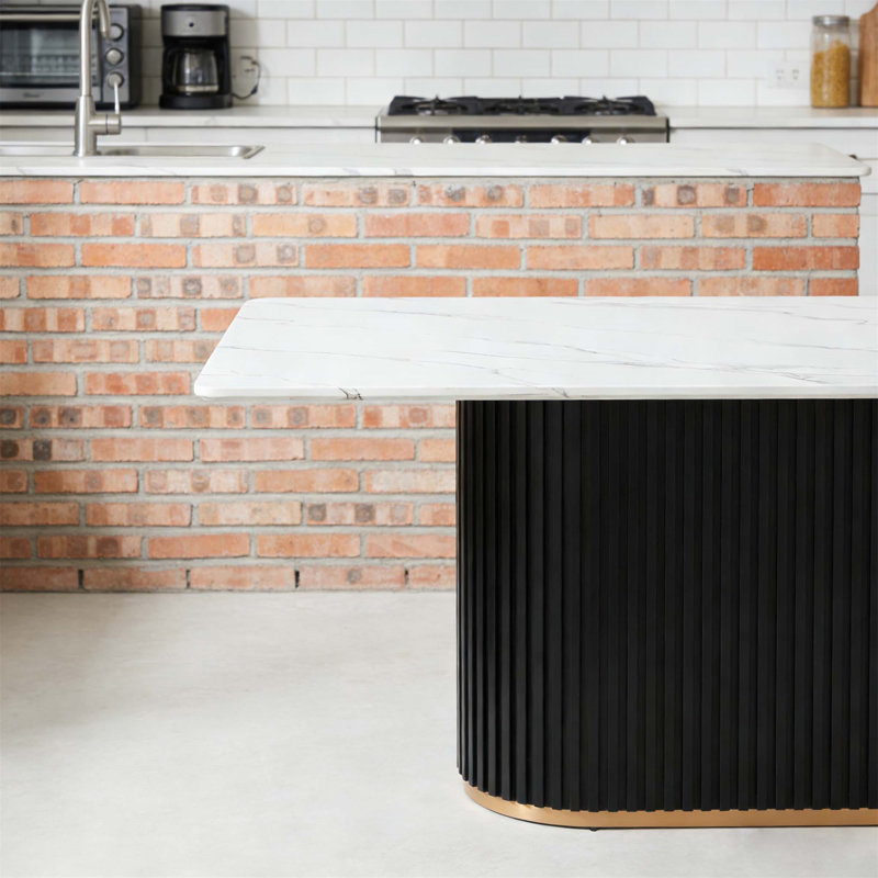 Ensemble de table de salle à manger 69 po pour 6 personnes, plateau de table en faux marbre avec base en métal à bordure dorée et chaises rembourrées en chenille, idéal pour la cuisine, la réception et la salle de conférence