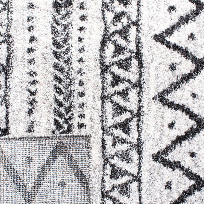 Tapis ivoire / noir Jaylah Southwestern, Rectangle 5 pi 3 po x 7 pi 7 po