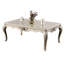 Table basse de style traditionnel avec pieds courbés et structure sculptée en bois massif
