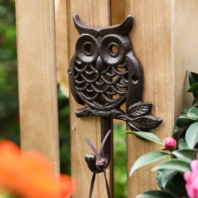 Crochet hibou en fonte - large