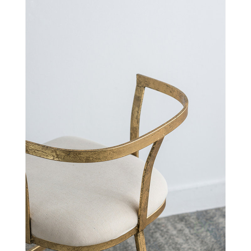 Chaise Cavendish avec cadre doré délavé et siège blanc, parfaite pour un décor moderne et rétro, durable et élégant