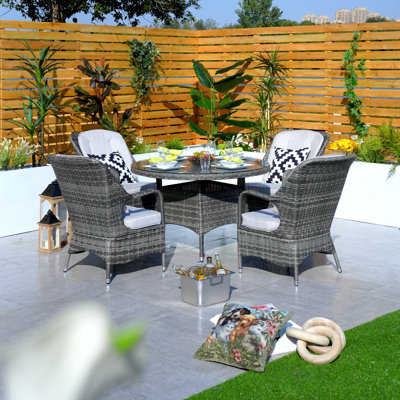 Guyer Round 4 - Person 47.24" Long Dining Set with Cushions