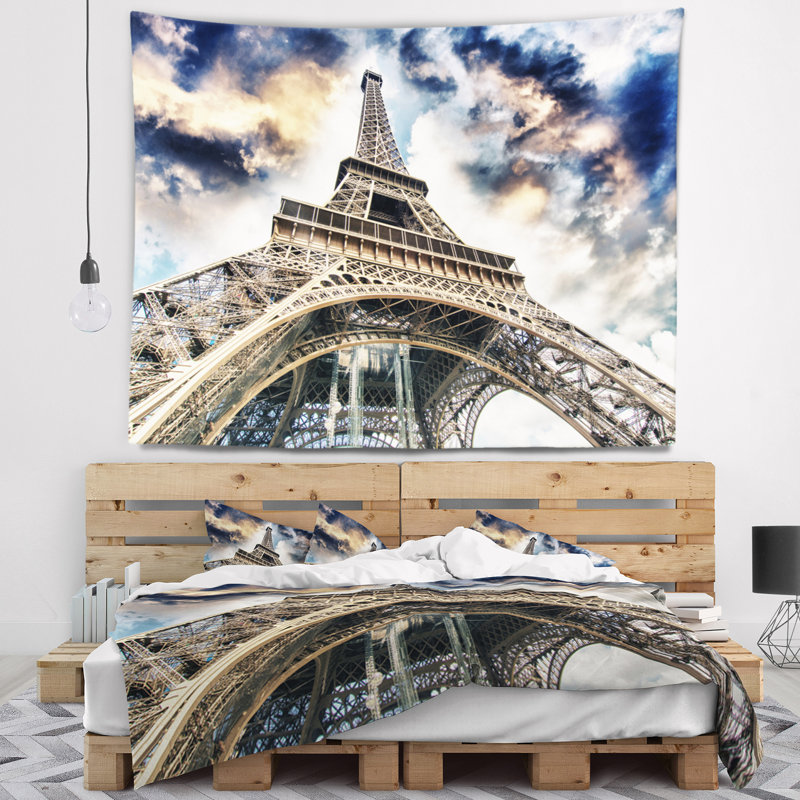 Paysage urbain, vue de la tour Eiffel depuis le sol, H 78 po x l 92 po