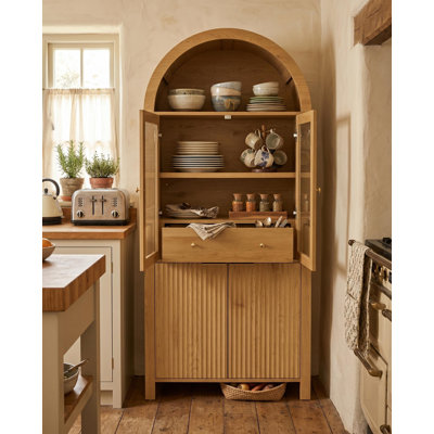Garde-manger cannelé moderne avec portes en verre, tablettes réglables et tiroir caché naturel