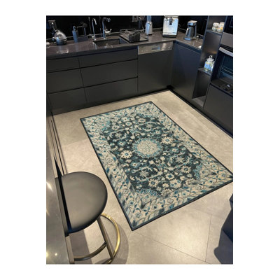 Tapis vert tissé à motif traditionnel vert