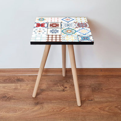 Table d'appoint 13,8 x 16,5 x 13,8 po 100% panneau de fibres à densité moyenne avec pieds en bois de hêtre, épaisseur: 0,7 pouce | Parfait pour le salon ou la chambre à coucher, le design unique ajoute caractère et charme