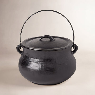 Smith and Clark 4qt Pre-Seasoned Iron Cauldron