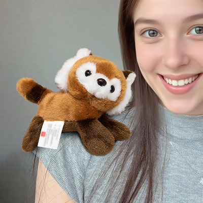 Poupée magnétique en peluche mignonne qui se cramponne à votre compagnon pour les enfants