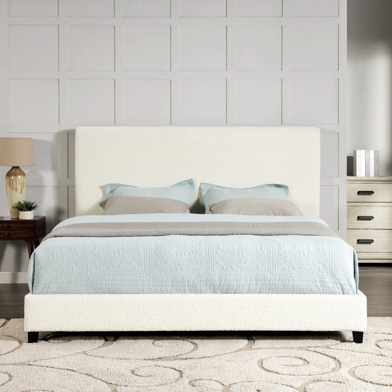 Très grand lit plateforme tapissier blanc Boucle