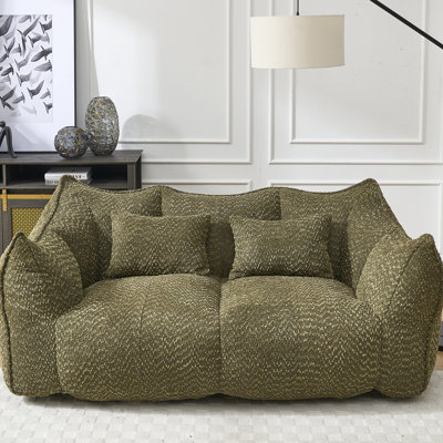 Chaise moelleuse avec poignée, ce qui la rend pratique pour se déplacer dans votre maison à deux pour un rassemblement familial confortable
