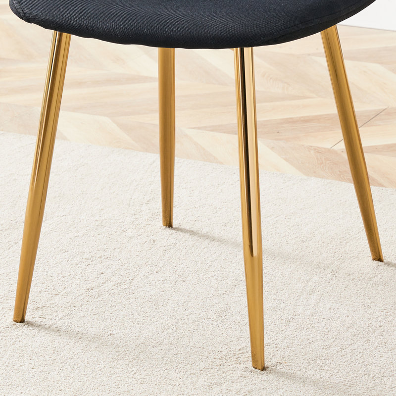Table et chaise modernes et minimalistes modernes: quatre chaises en lin noir, bureau texturé blanc, pieds réglables en métal enduit doré pour la cuisine