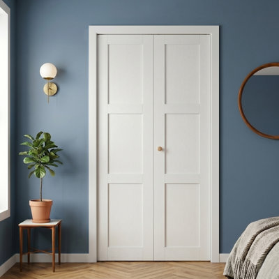 Solid Manufactured Wood Pre-drilled White Bi-Fold Door With Installation Hardware Kit