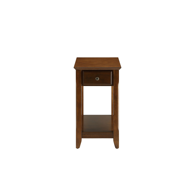 Table d'appoint à finition noyer