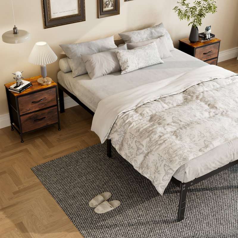 Lutherville 3 Piece Bedroom Set Metal Platform Bed And Nightstand Set, King, Brown