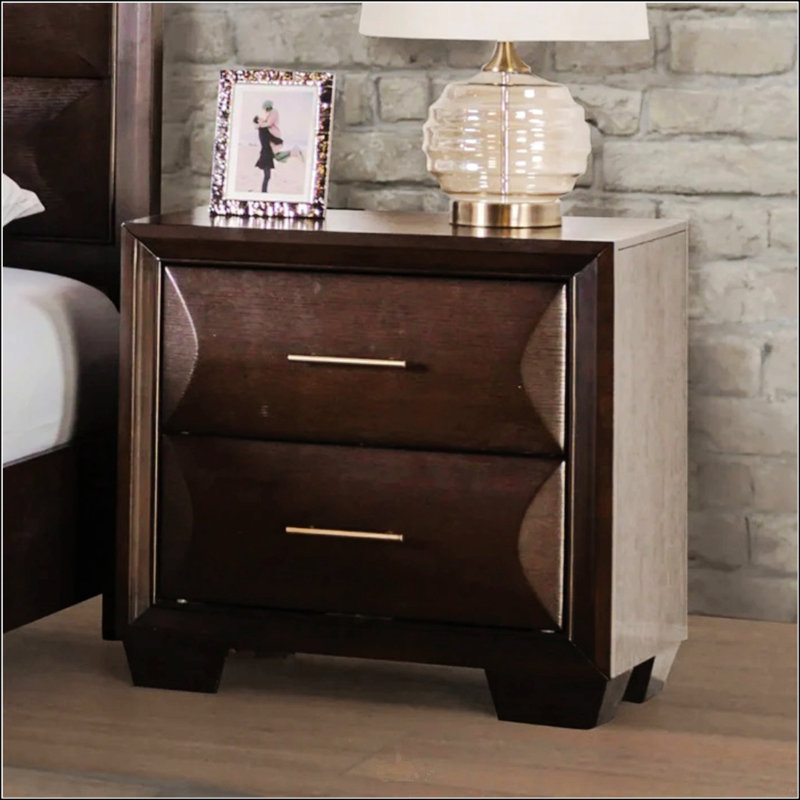 Table de chevet de style transitionnel en chêne avec tiroirs en queue d'aronde pour un rangement élégant et fonctionnel dans la chambre à coucher