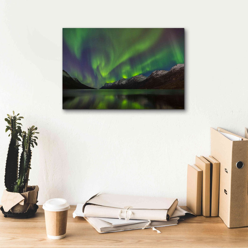 «Northern Lights In Ersfjorden» par Epic Portfolio, impression sur toile Giclée, H 12 po x l 18 po x P 0,75 po