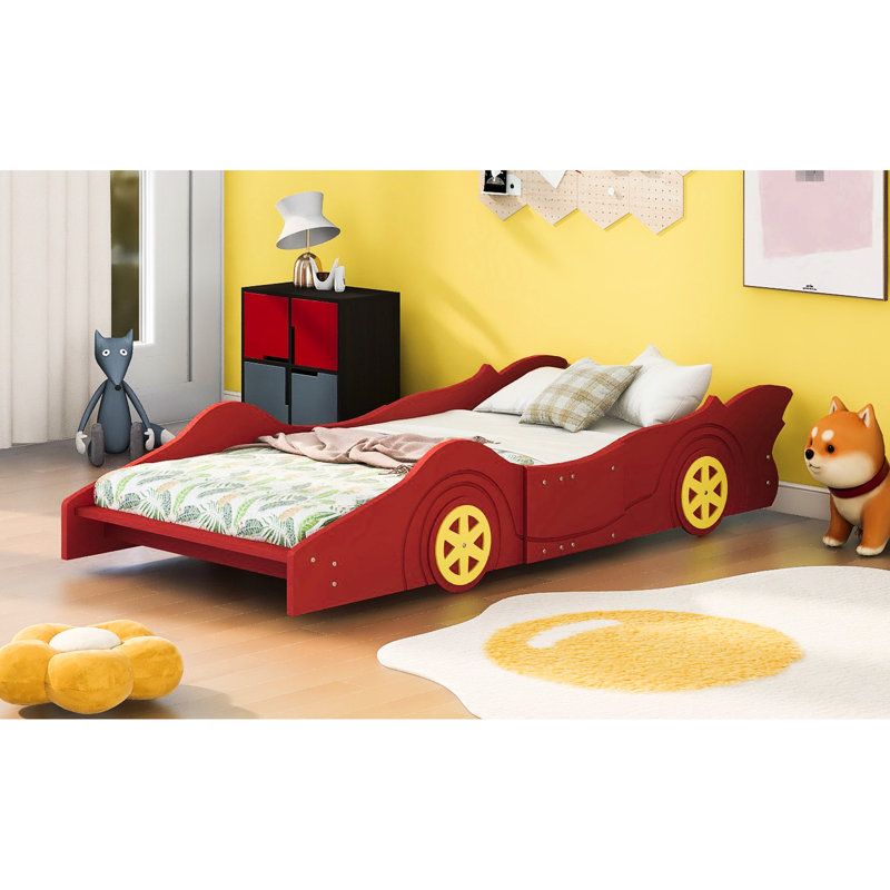 Lit de voiture de course rouge simple avec construction et roues, décorant votre chambre à coucher avec élégance, support de lattes, améliorant la fonctionnalité