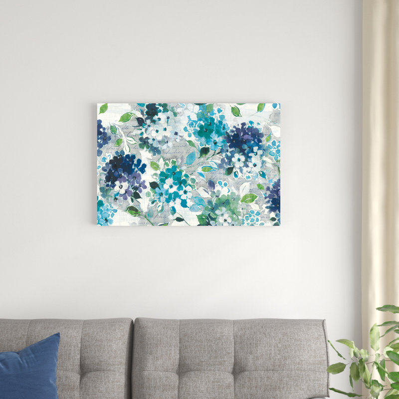 «Blooming Hydrangea I» par - peinture sur toile tendue, H 20 po x l 30 po