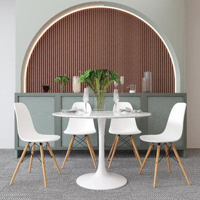 Ensemble repas avec chaises Eifel à dossier en plastique et pieds en bois