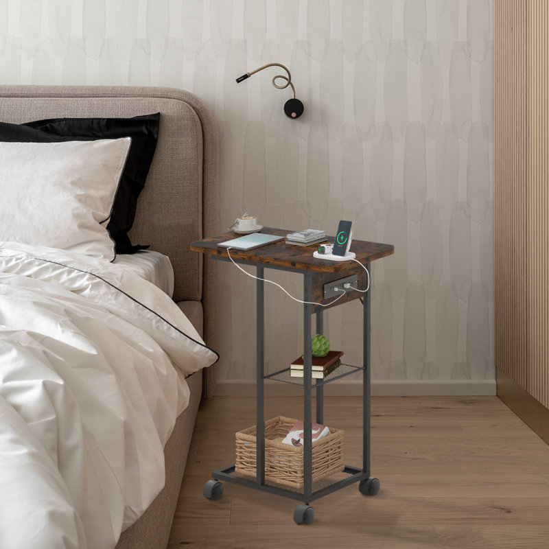 Table de bout étroite avec station de charge, table de chevet rabattable avec ports USB et prises, table d'appoint à 3 niveaux avec tablettes pour petits espaces, salon, chambre à coucher