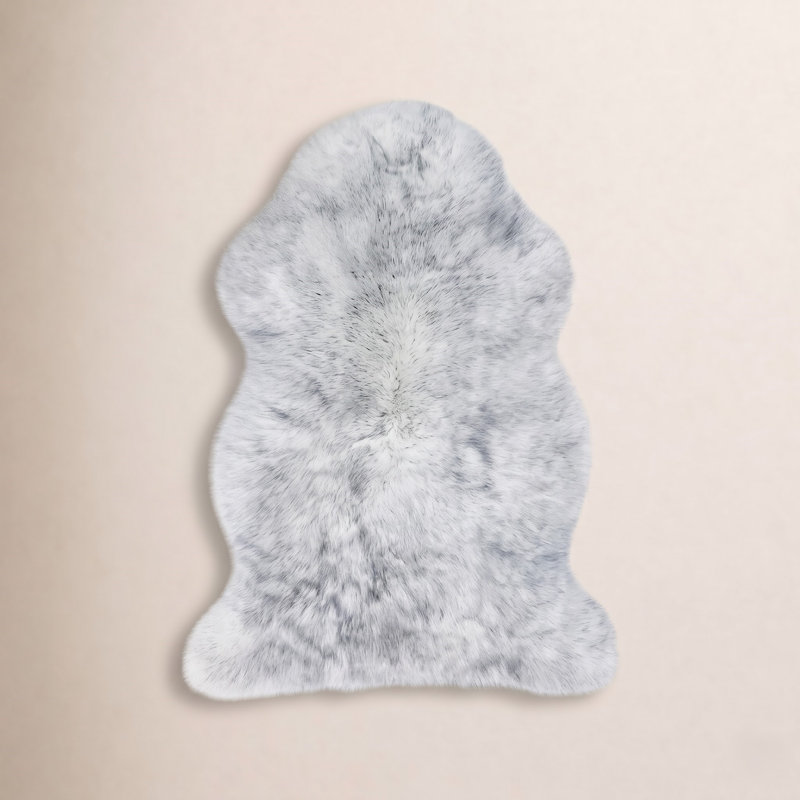 Keansburg Gray Tip Sheepskin Rug, Novelty 2' x 3'