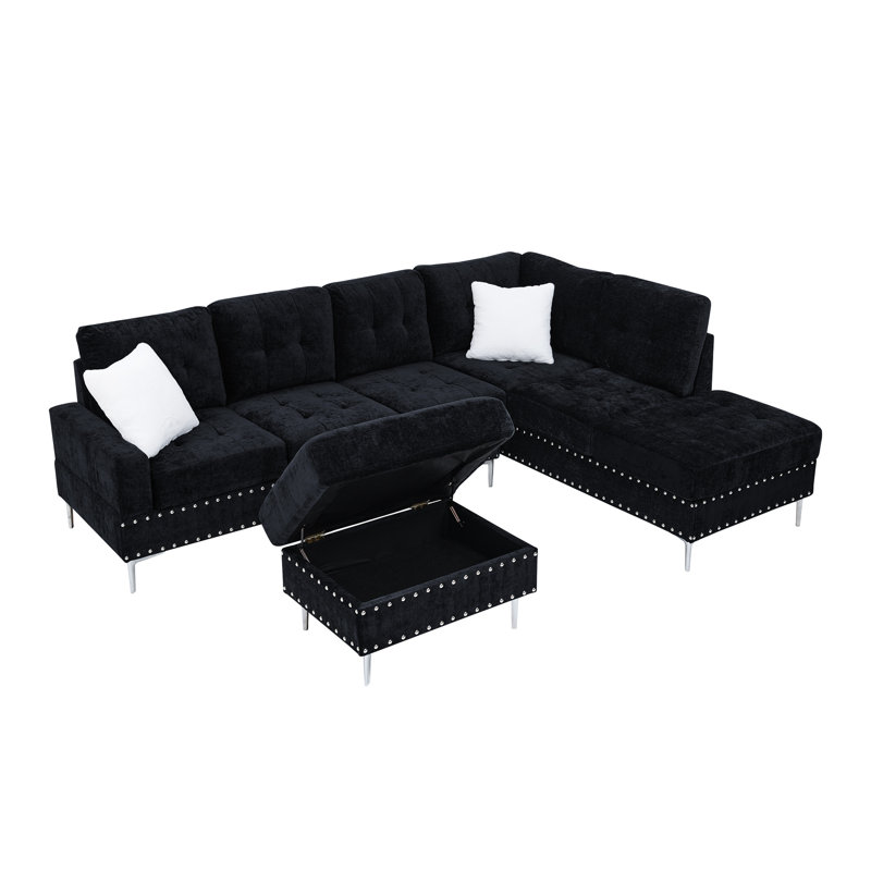Canapé d'angle en L bleu marine avec rangement, pieds en métal, clous en cuivre, deux coussins blancs, revêtement en chenille, structure en bois d'eucalyptus, assise mi-ferme, dossier à coussins, accoudoirs carrés, rembourrage en mousse.