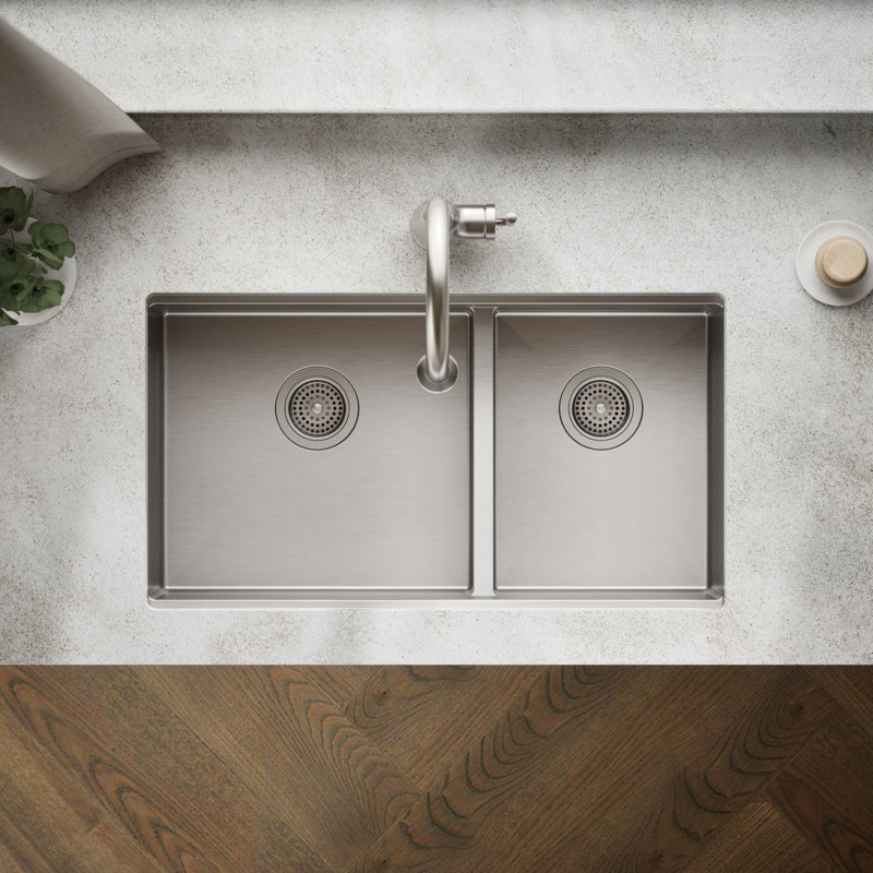 Strive® 32 po Évier de cuisine à double cuve encastrable