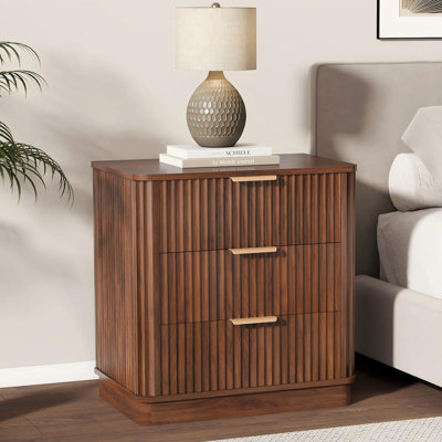 Table de chevet 3 tiroirs, table de chevet en bois cannelé, H 23,9 po x l 22,8 po x P 15 po, noyer
