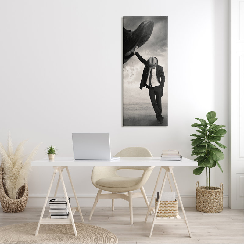 Photographie de cravate monochrome à la main, ciel nuageux par Tommy Ingberg, L 20 po x H 48 po, Toile tendue