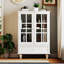 Buffet minimaliste blanc avec portes doubles en verre et tiroir