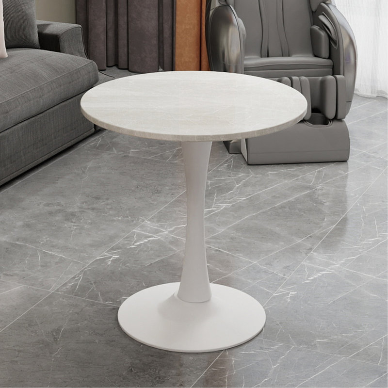 Table basse de 27,6 po de style Mid-Century moderne, pouvant accueillir de 2 à 4 personnes, dotée d'un plateau rond en marbre veiné de blanc, parfaite pour divers décors.