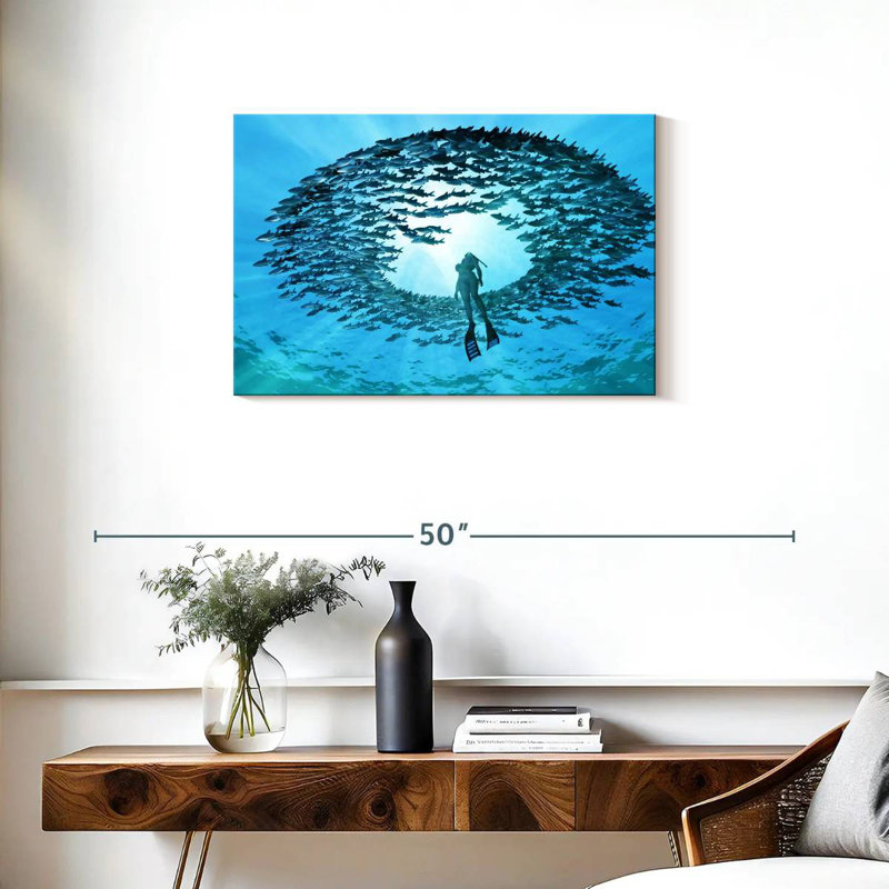 Senne plongeant avec des poissons, H 20 po x l 30 po