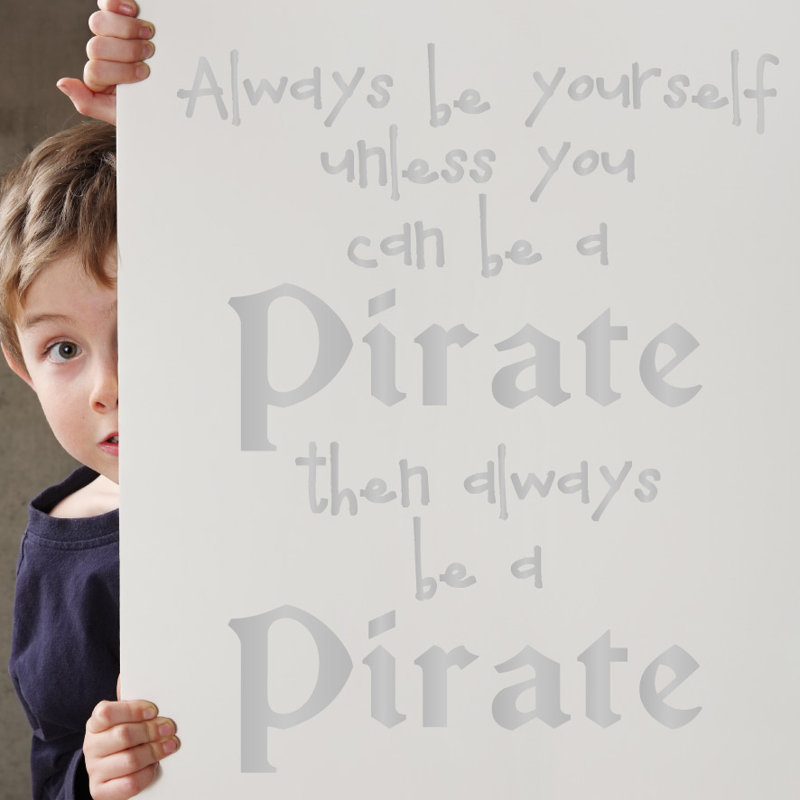 Décalcomanie murale toujours en pirate, H 38 po x l 31 po x P 0,01 po, Argent