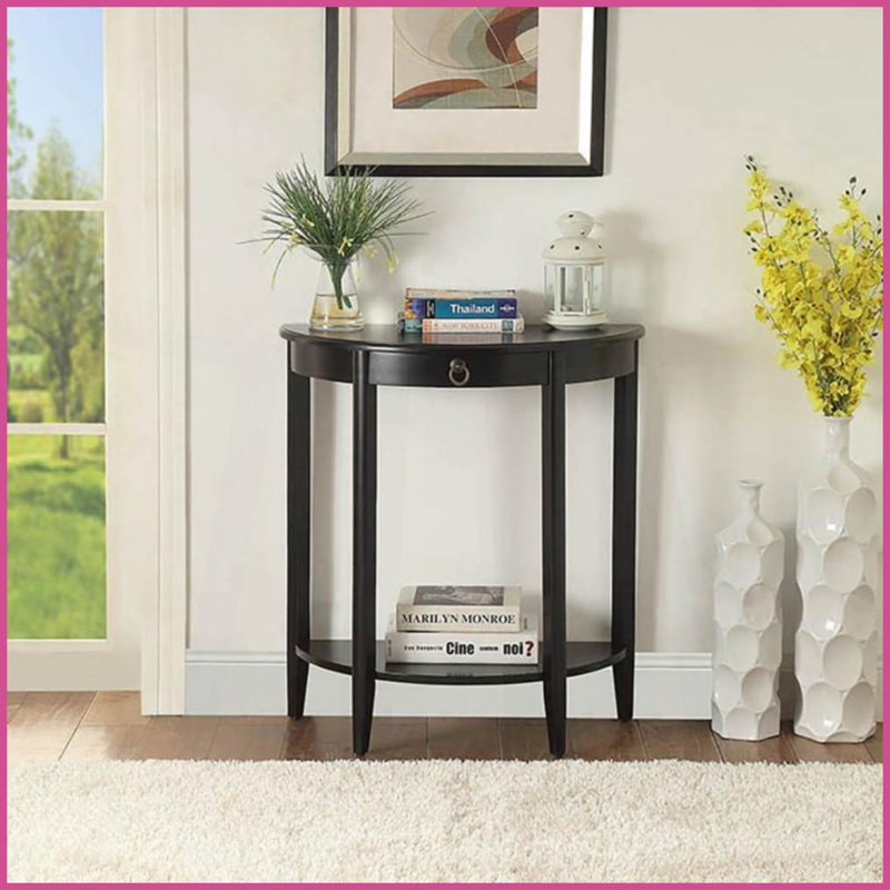 Table basse noire en demi-lune avec tablette inférieure, structure en pin massif pour un rangement peu encombrant dans le salon