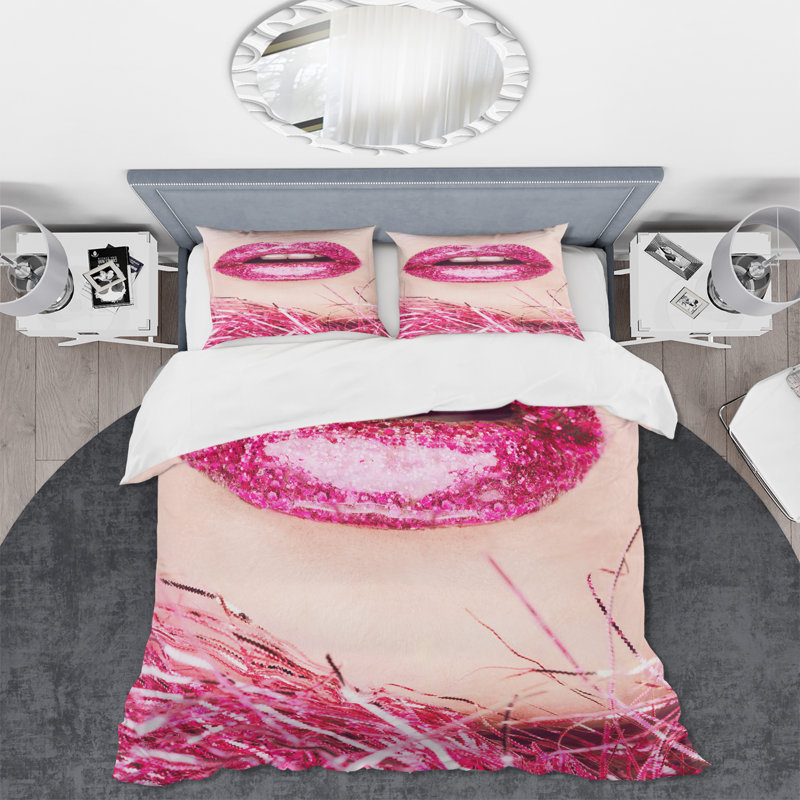 Gros plan de Golden Woman Lips II - ensemble de housse de couette moderne - microfibre de polyester